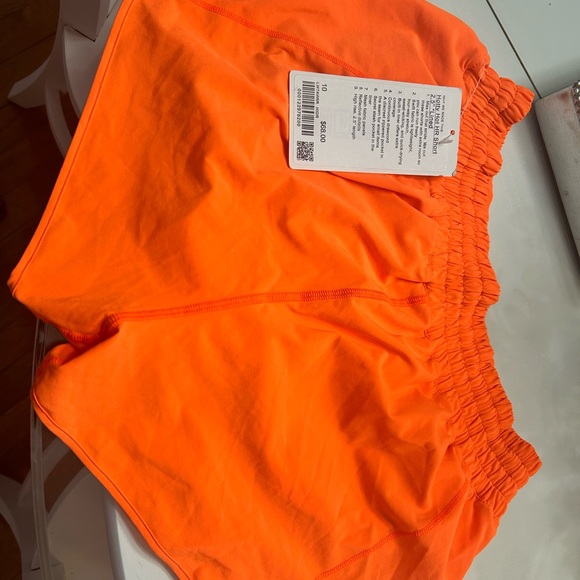 Lululemon Hotty Hot Shorts - Picture 2 of 4